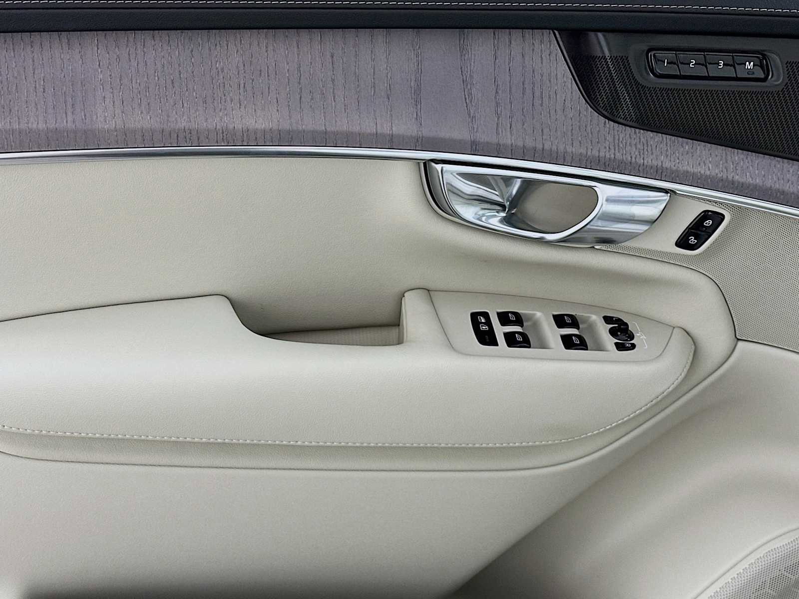 New 2026 Volvo XC90 T8 Ultra w/ Protection Package Premier image 16