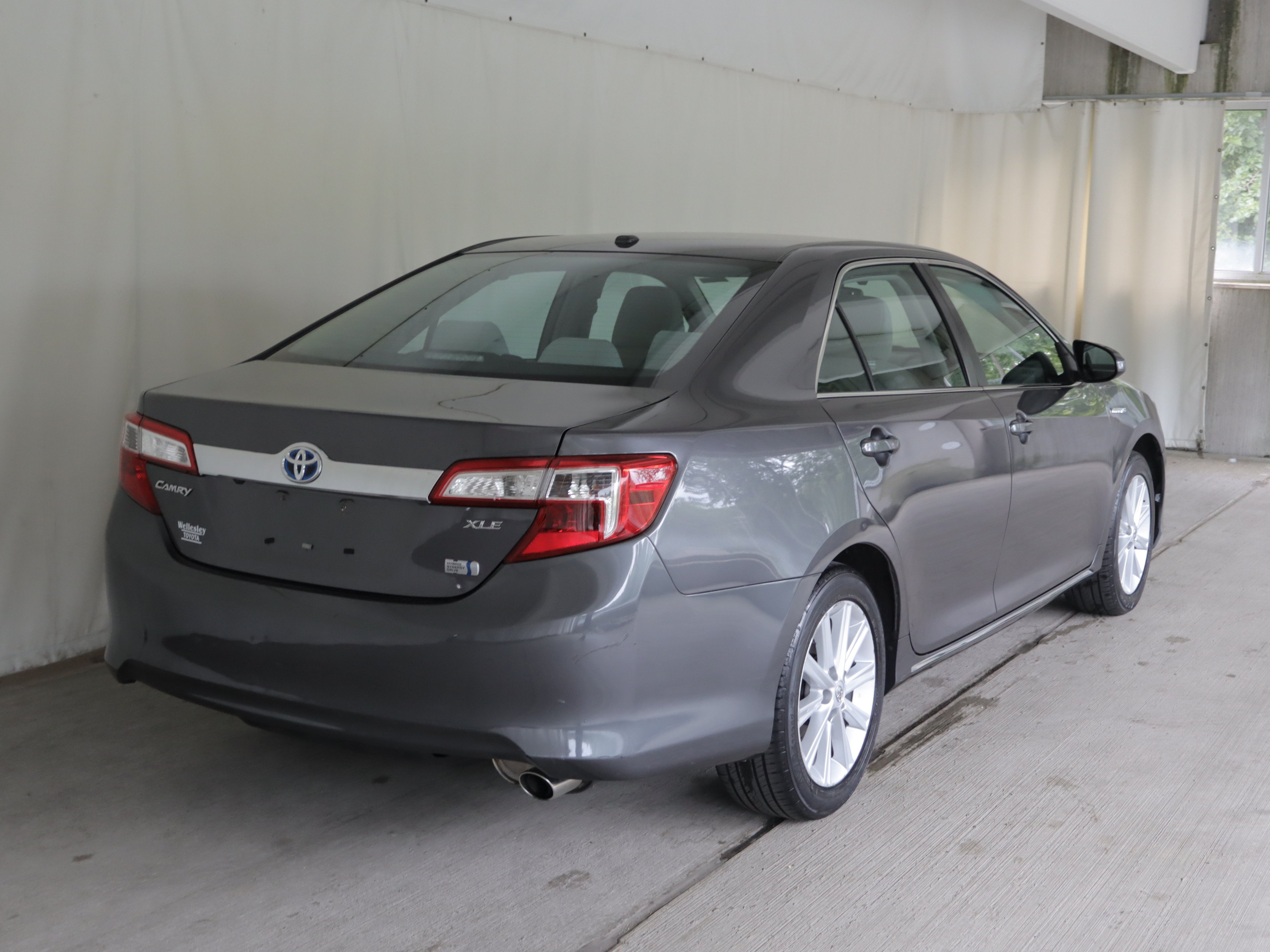 Used 2014 Toyota Camry XLE w/ Moonroof Package FWD image 7