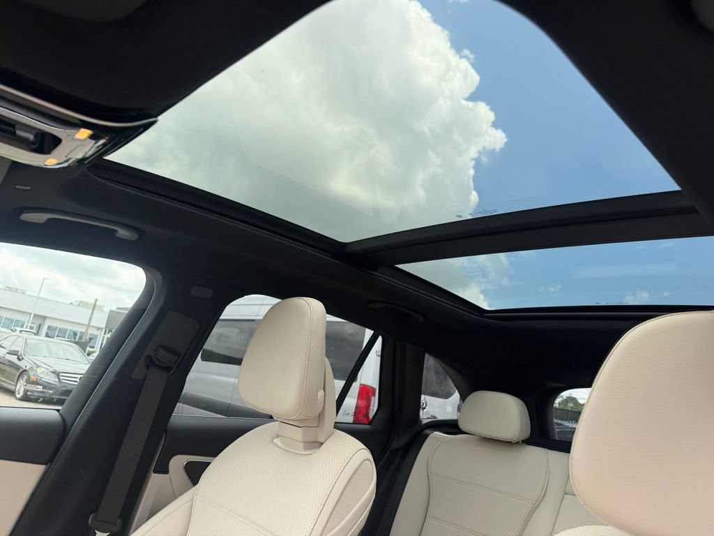 Certified 2025 Mercedes-Benz GLC 300 4MATIC image 17