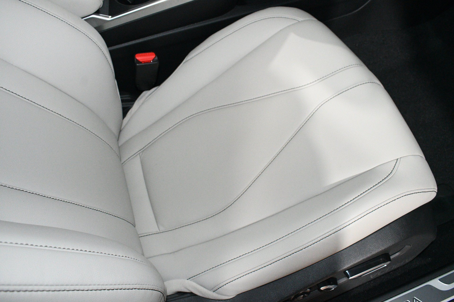 Used 2025 Acura RDX SH-AWD image 12