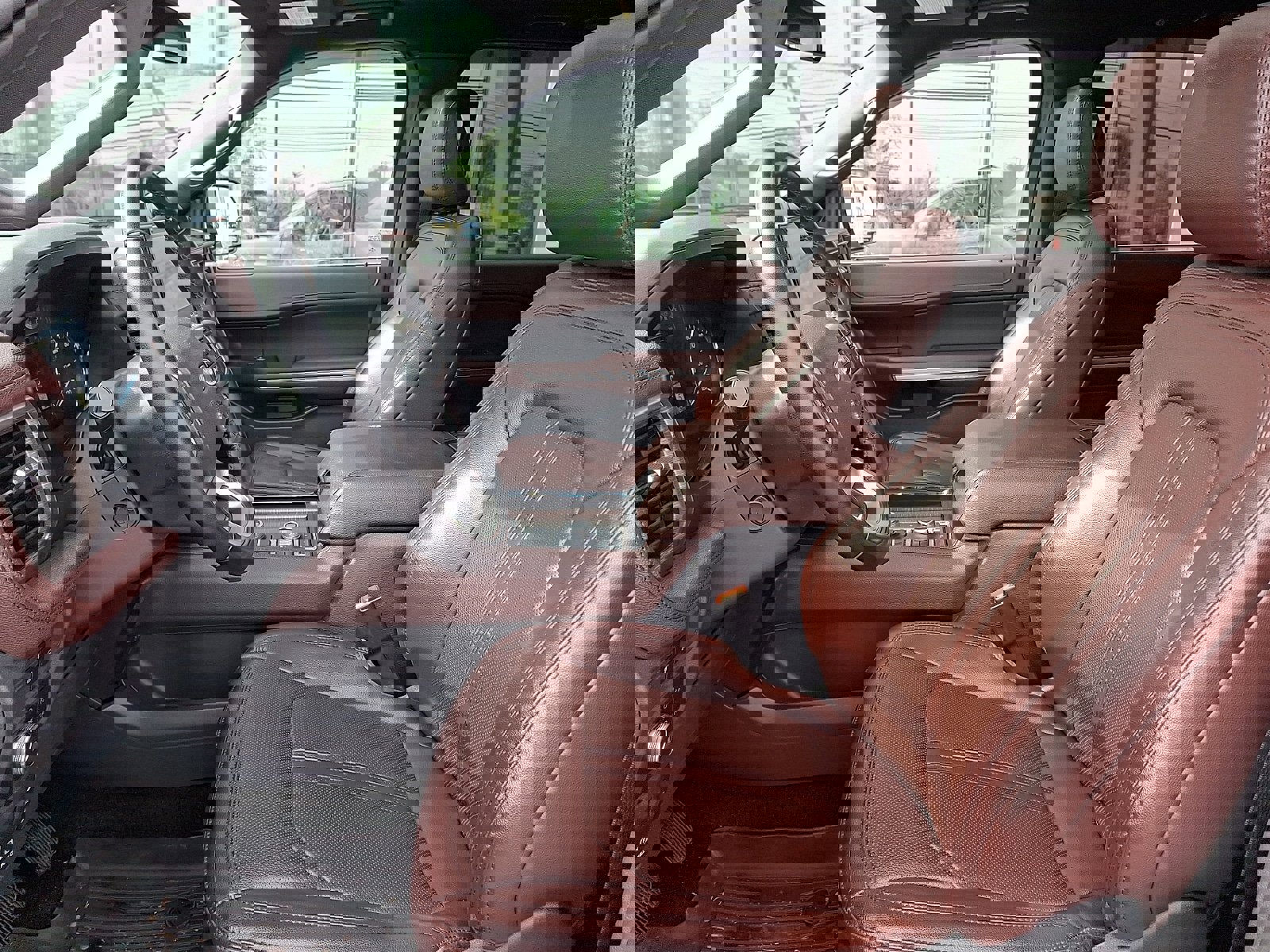 Used 2022 Ford Expedition Limited image 14