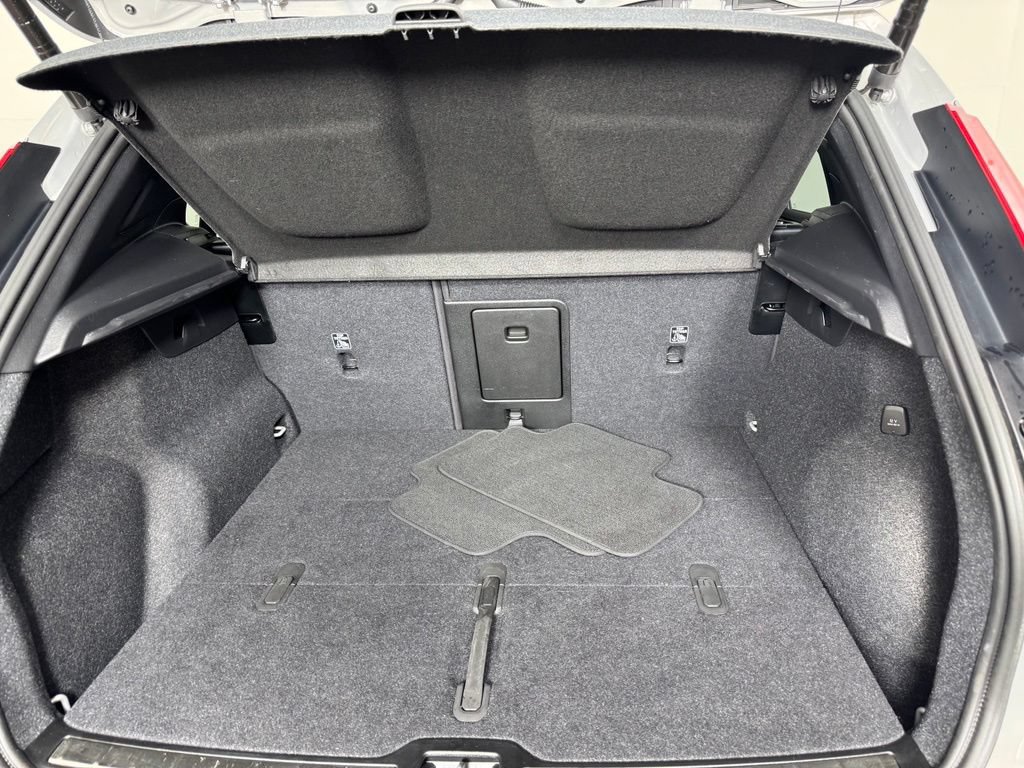 Certified 2025 Volvo XC40 B5 Plus AWD/4WD image 10