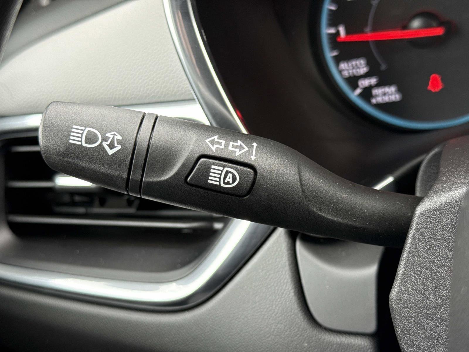 Used 2020 Chevrolet Equinox LS image 9