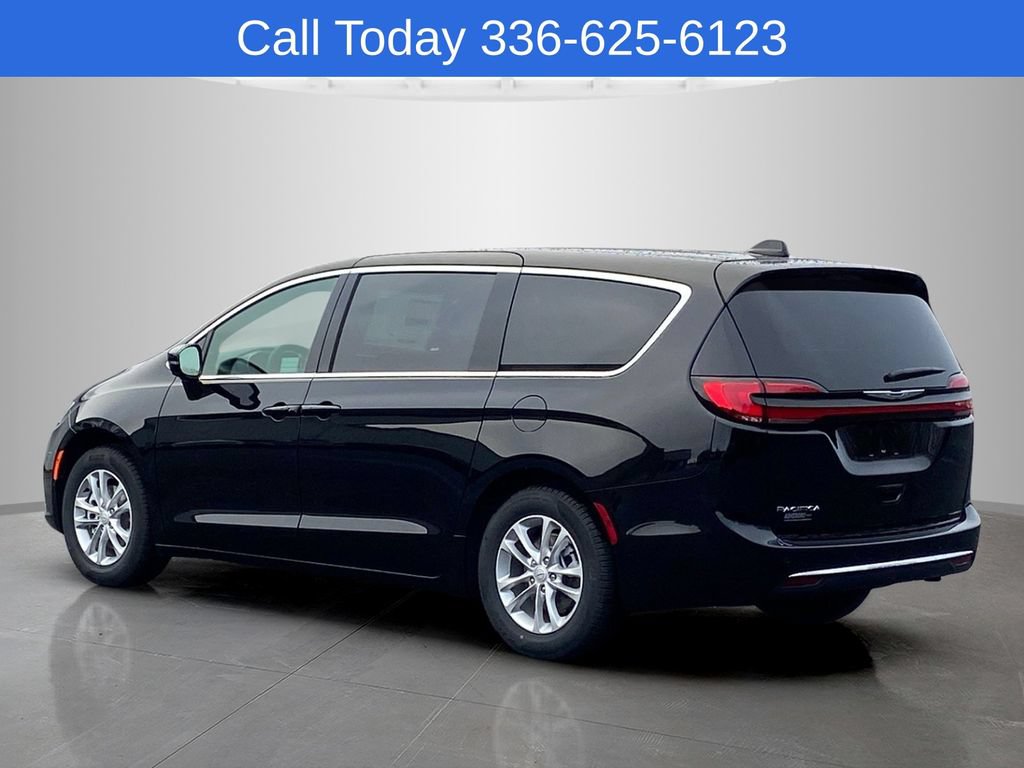 New 2026 Chrysler Pacifica Select FWD image 3