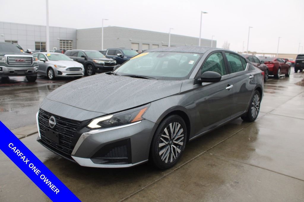 Used 2024 Nissan Altima 2.5 SV image 3