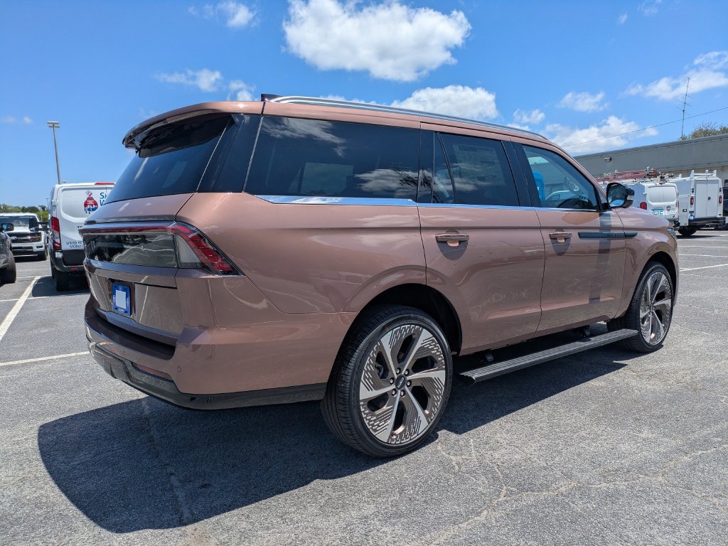 New 2026 Lincoln Navigator Black Label AWD/4WD image 4