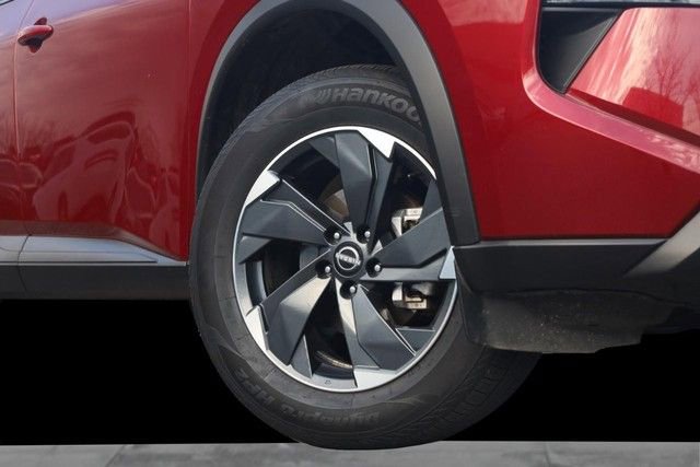 Certified 2025 Nissan Rogue SV w/ SV Premium Package FWD image 3