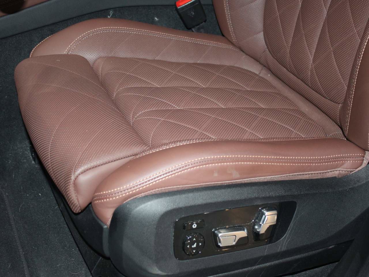 Certified 2023 BMW X7 xDrive40i w/ Executive Package image 12