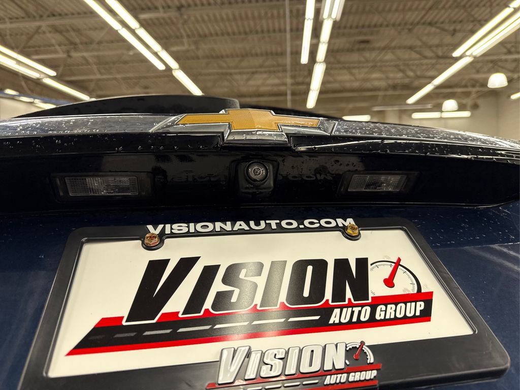 Used 2023 Chevrolet Traverse LT image 16