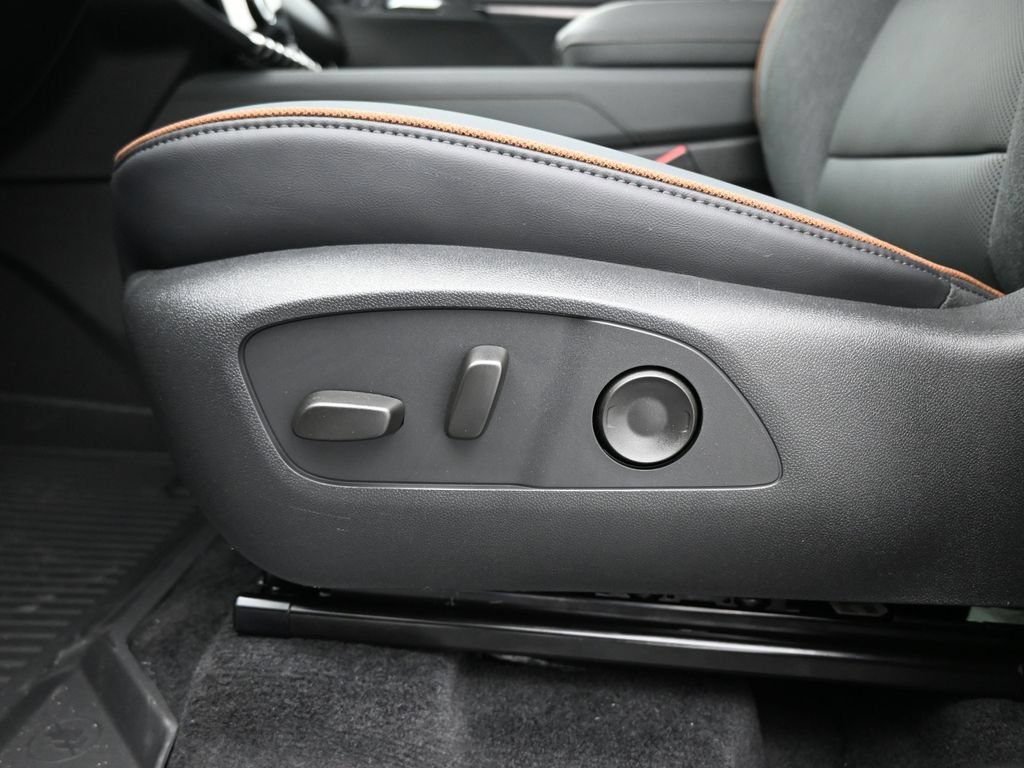 New 2026 GMC Acadia AT4 w/ Luxury Package AWD/4WD image 15