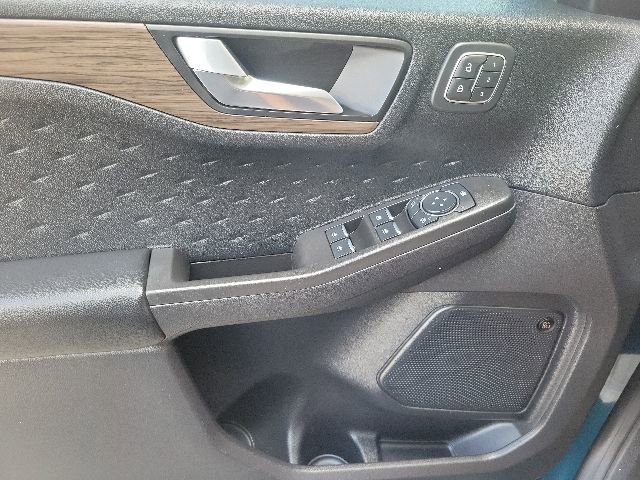 Used 2020 Ford Escape Titanium FWD image 17