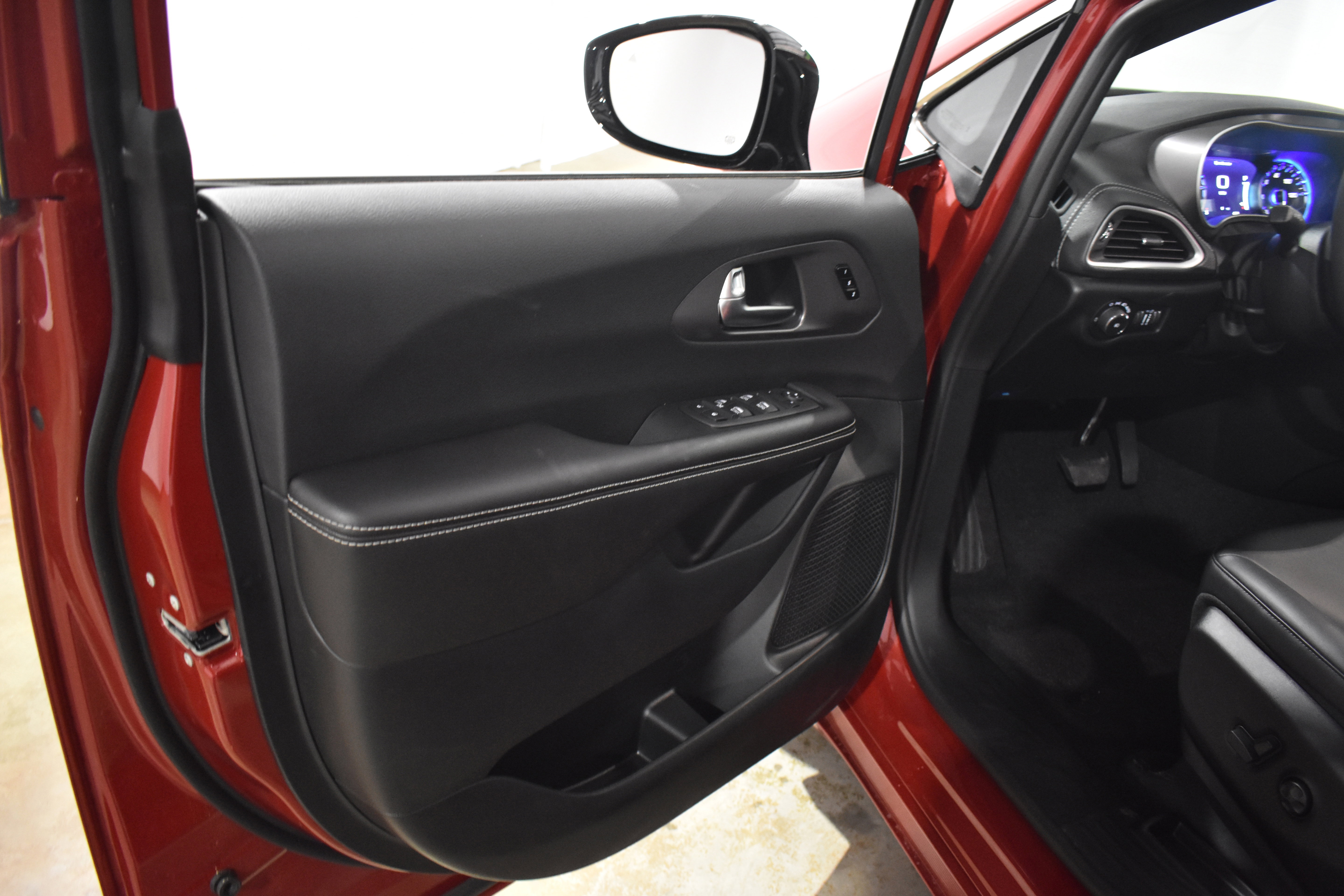New 2026 Chrysler Pacifica Select FWD image 25