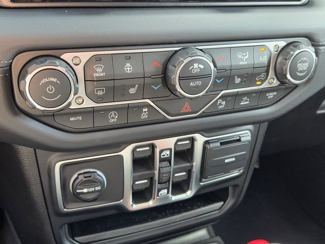 New 2026 Jeep Wrangler Sahara AWD/4WD image 18