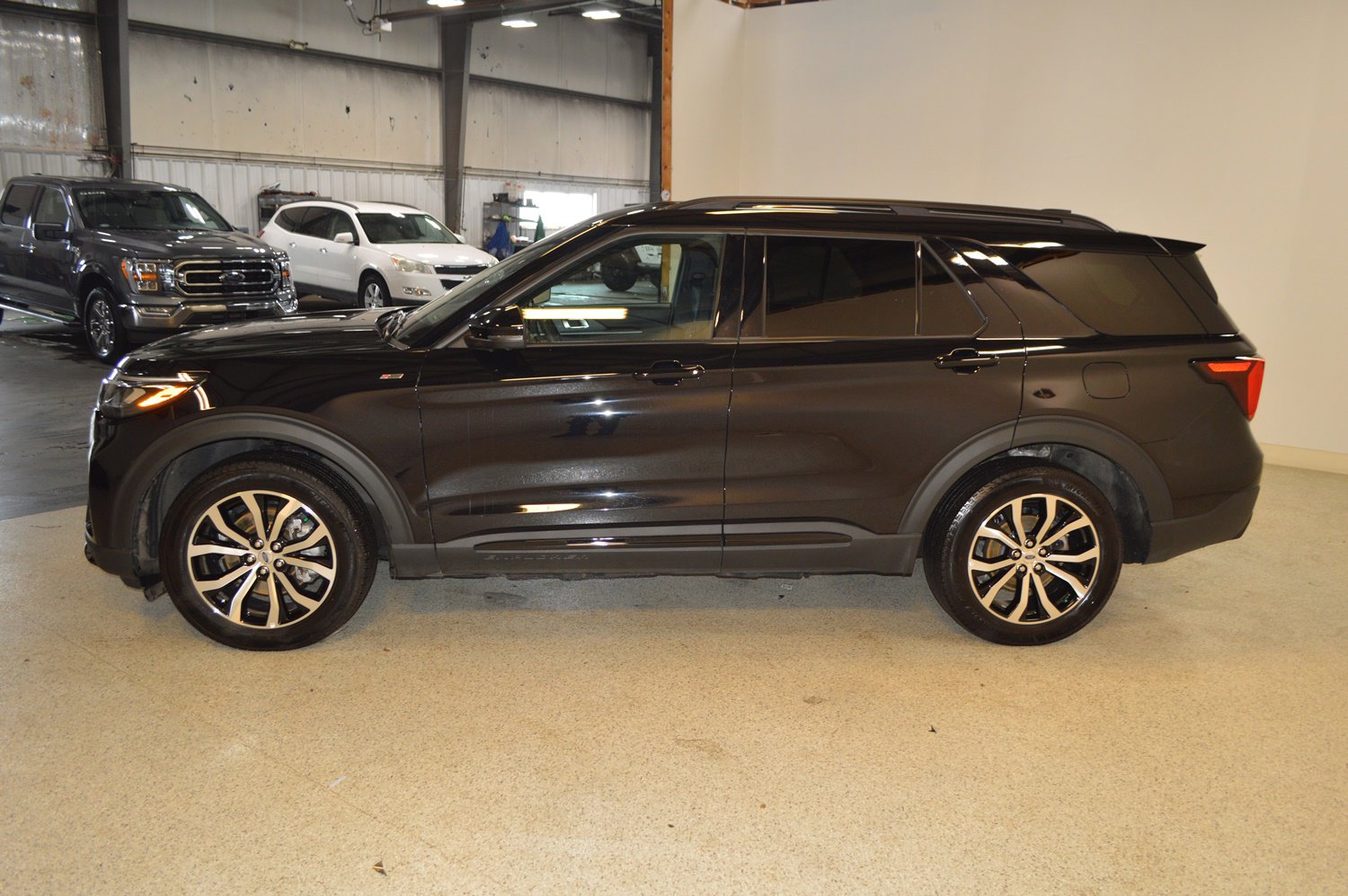 Certified 2025 Ford Explorer ST-Line image 6