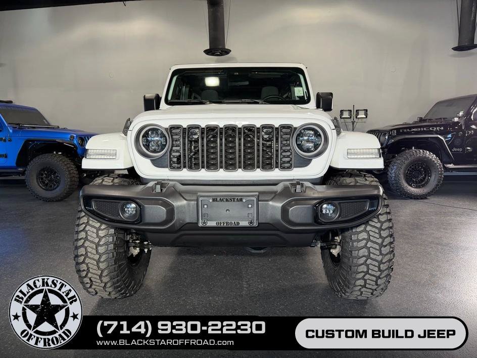 Used 2024 Jeep Wrangler Unlimited AWD/4WD image 3