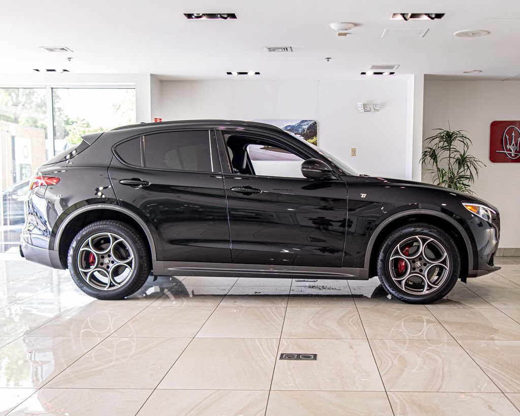 Used 2022 Alfa Romeo Stelvio Ti AWD/4WD image 9