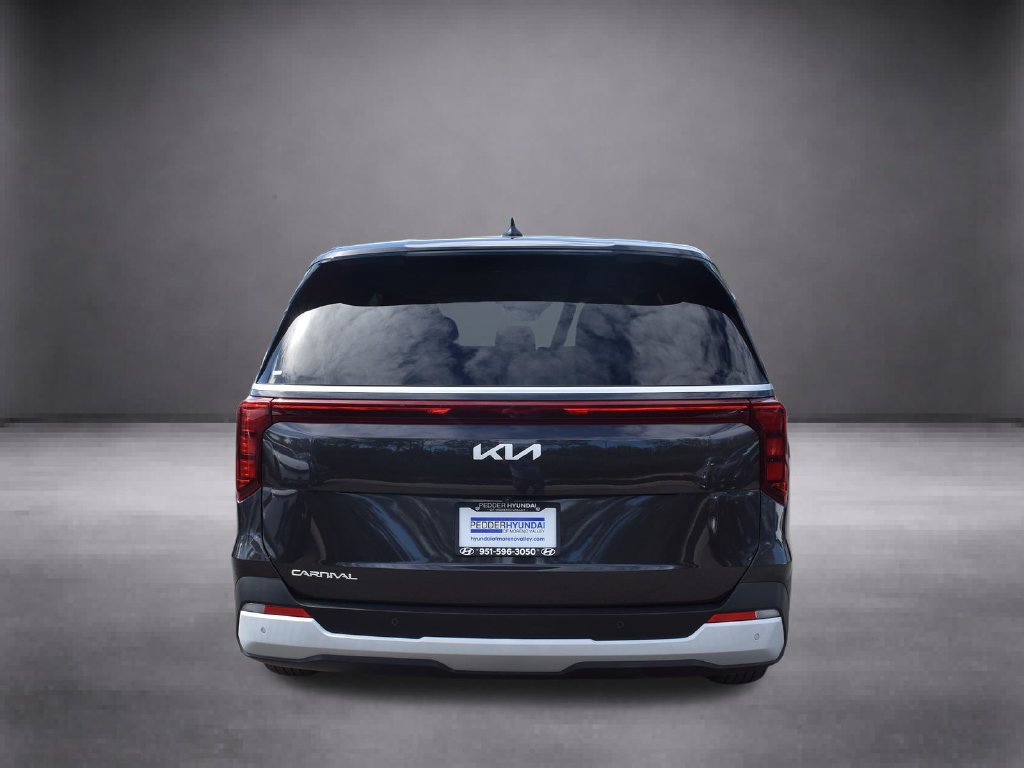 Used 2026 Kia Carnival FWD image 7