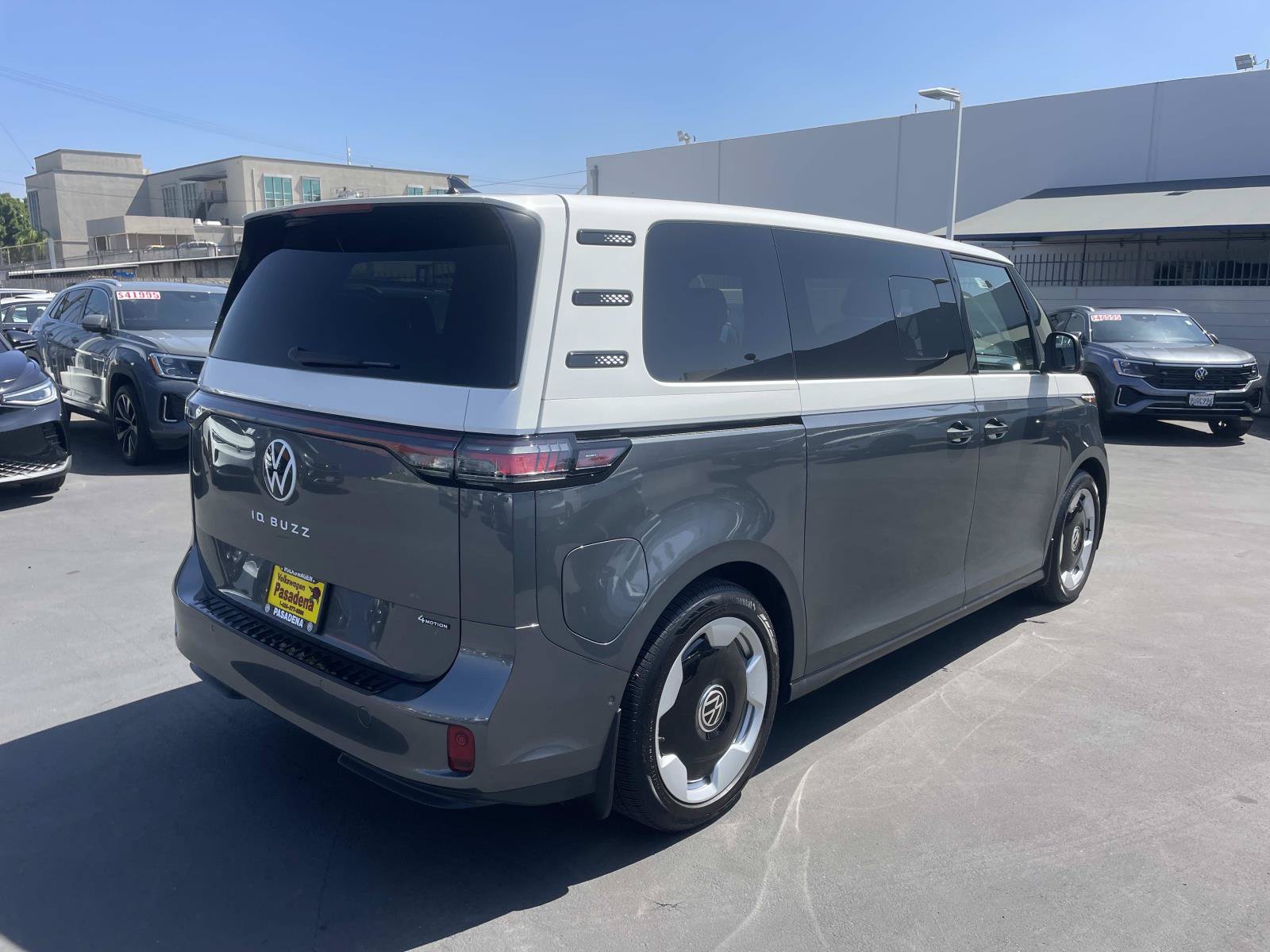 Certified 2025 Volkswagen ID. Buzz Pro S Plus AWD/4WD image 4