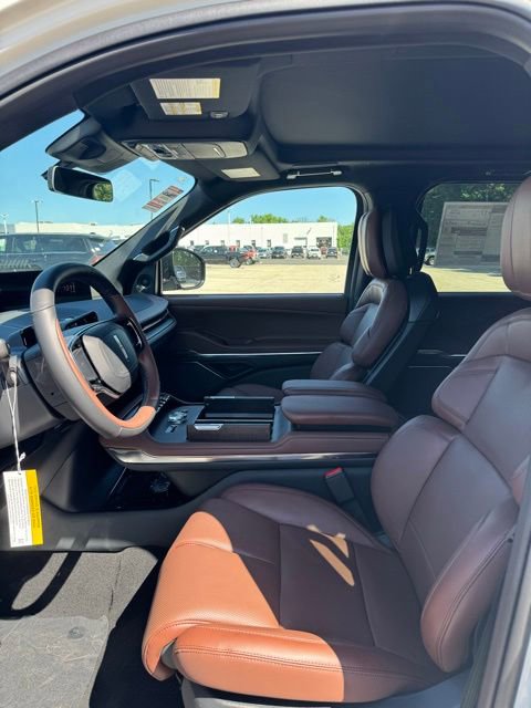 New 2026 Lincoln Navigator L Reserve AWD/4WD image 16