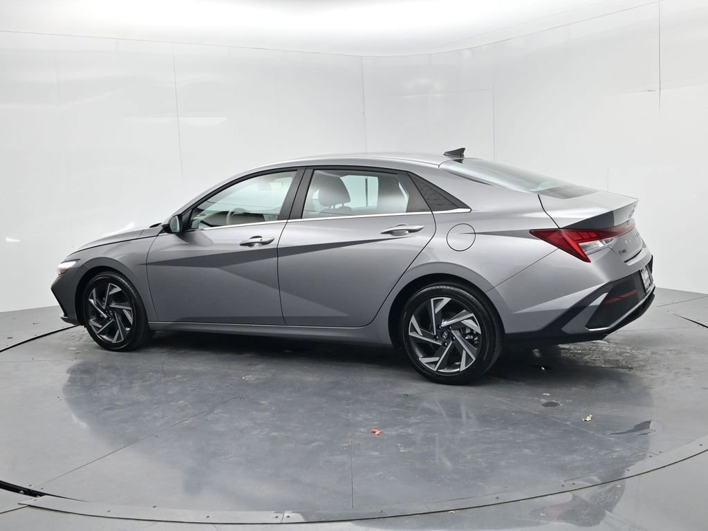 Used 2025 Hyundai Elantra SEL image 5