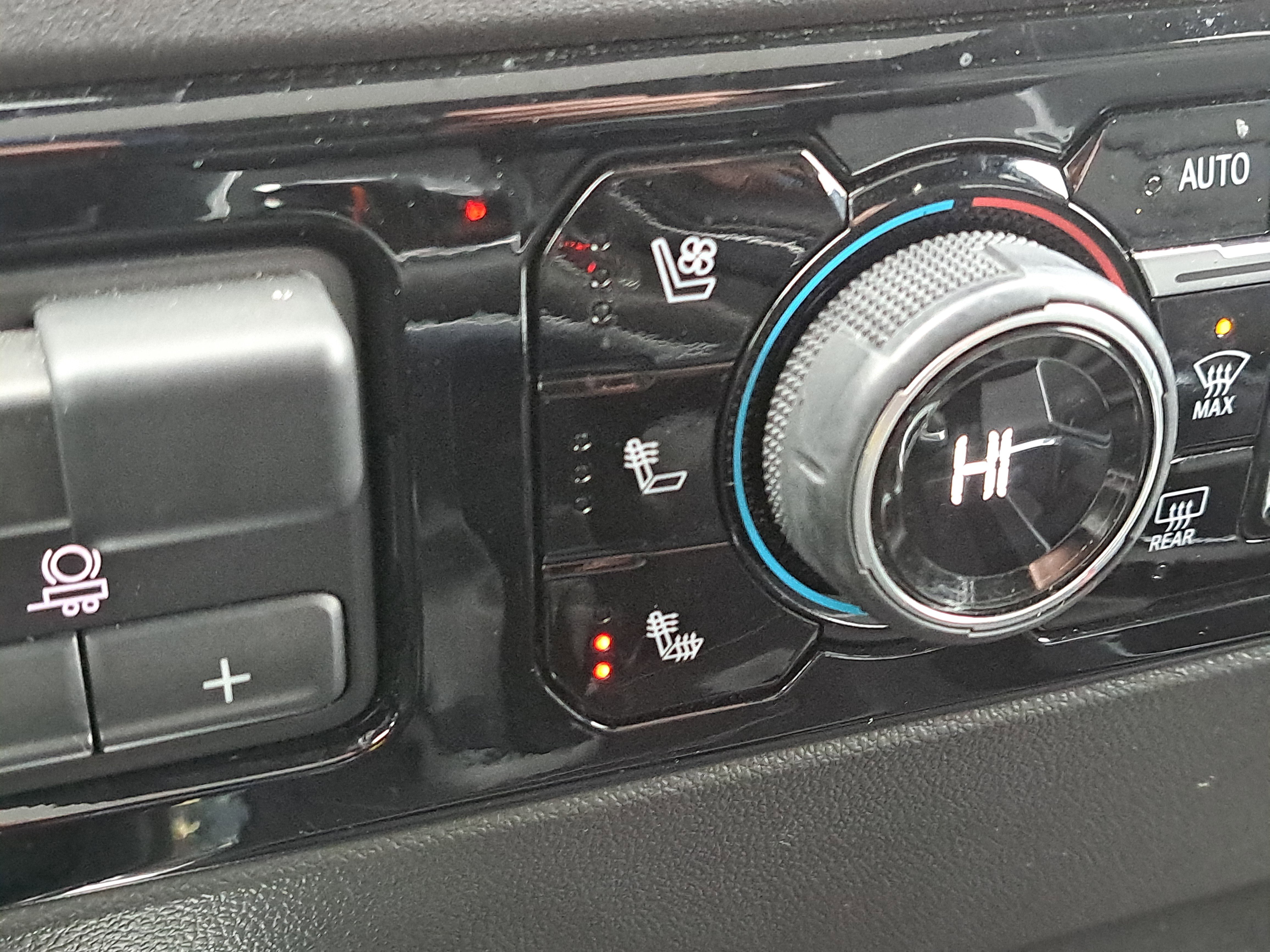 Certified 2025 Chevrolet Silverado 1500 LTZ w/ Technology Package image 22