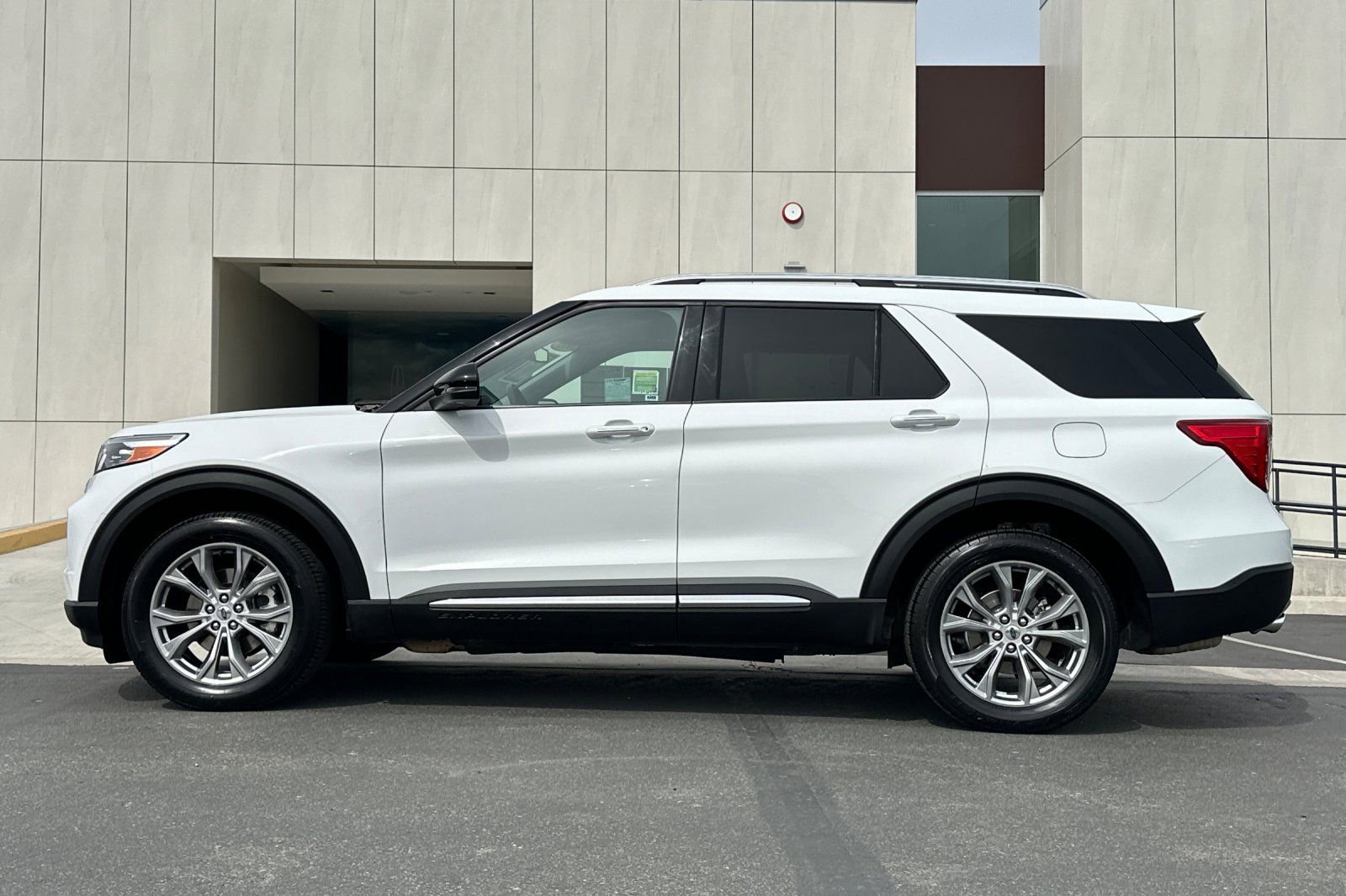 Certified 2023 Ford Explorer Limited w/ Equipment Group 301A AWD/4WD image 6