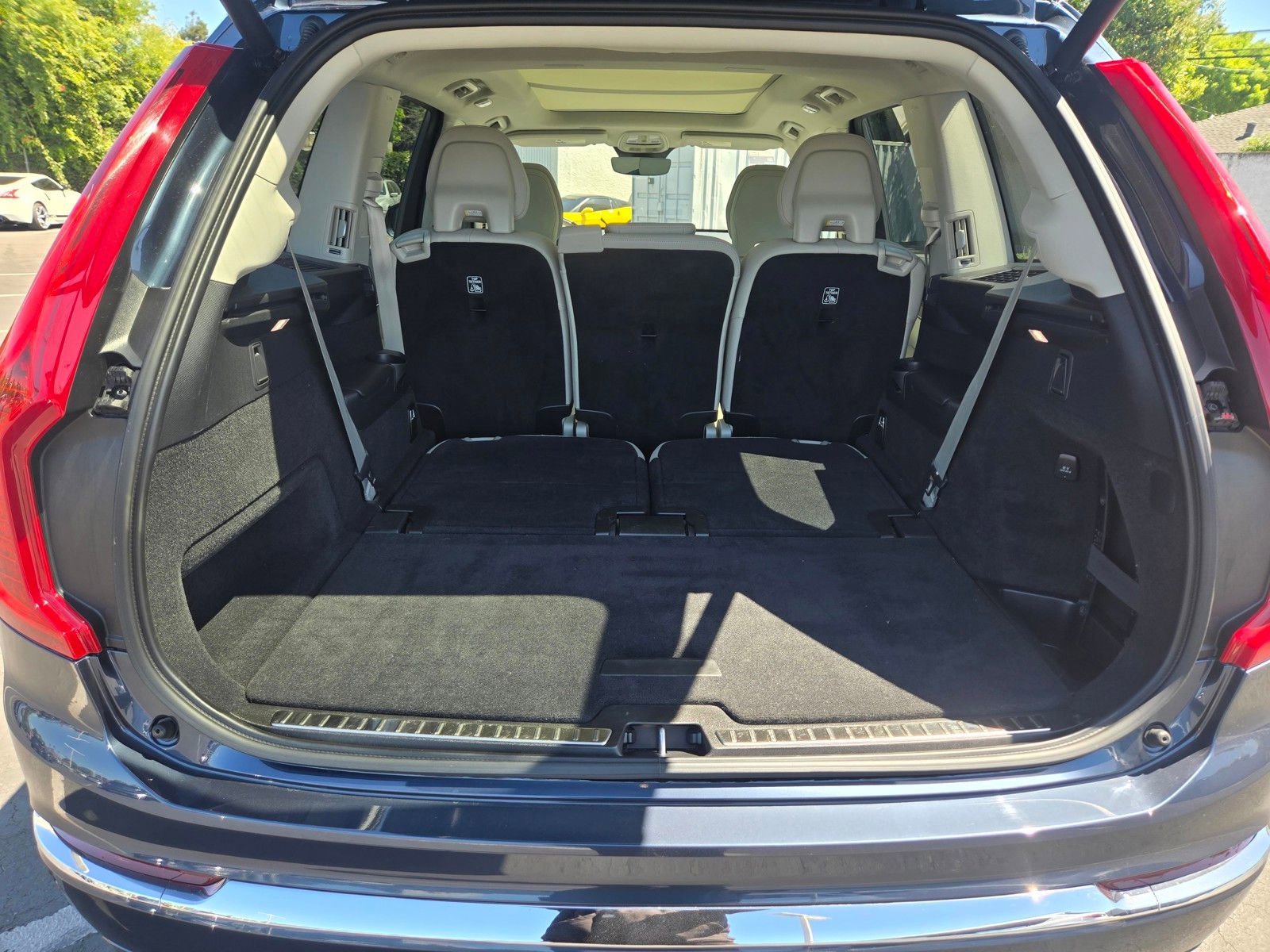 Certified 2024 Volvo XC90 T8 Plus AWD/4WD image 9