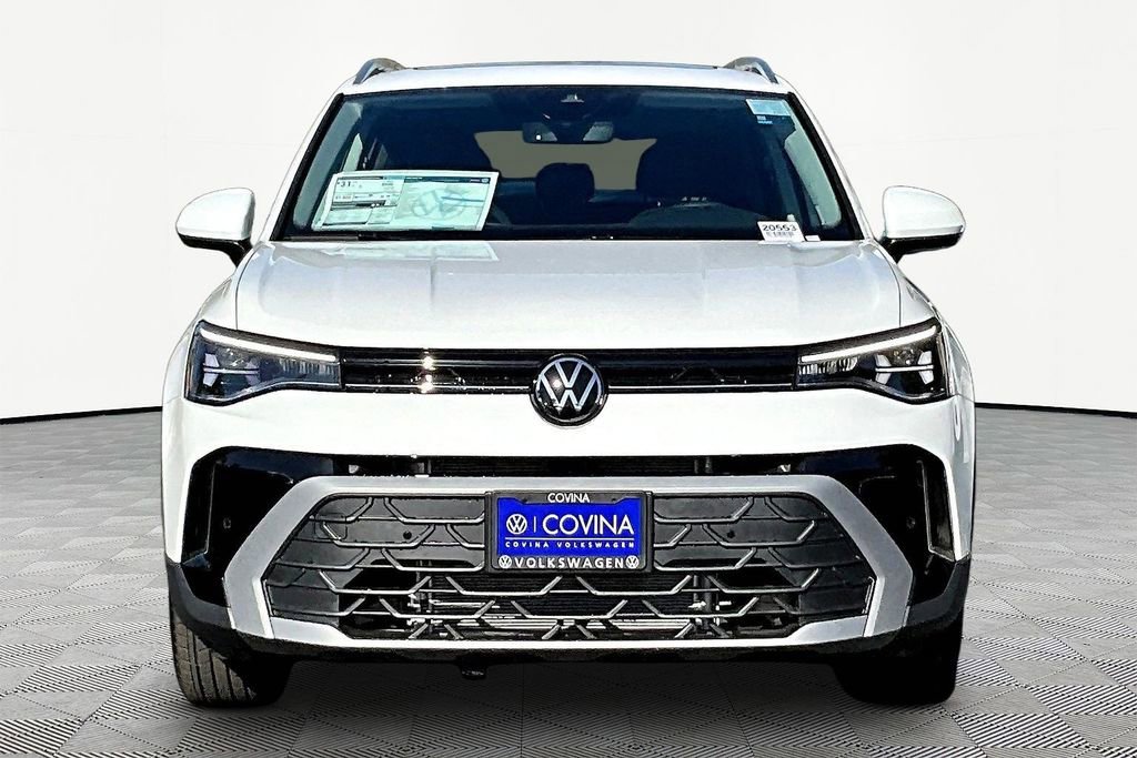 New 2026 Volkswagen Taos SE image 2