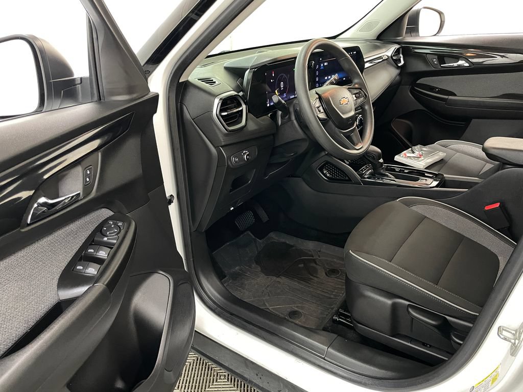 Certified 2024 Chevrolet TrailBlazer LS w/ LS Convenience Package FWD image 19