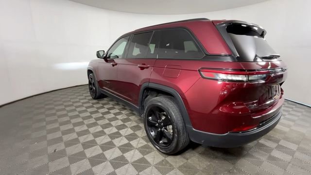 Used 2023 Jeep Grand Cherokee Altitude AWD/4WD image 7