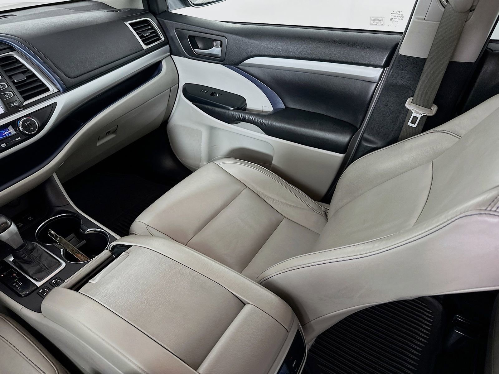 Used 2015 Toyota Highlander XLE image 25