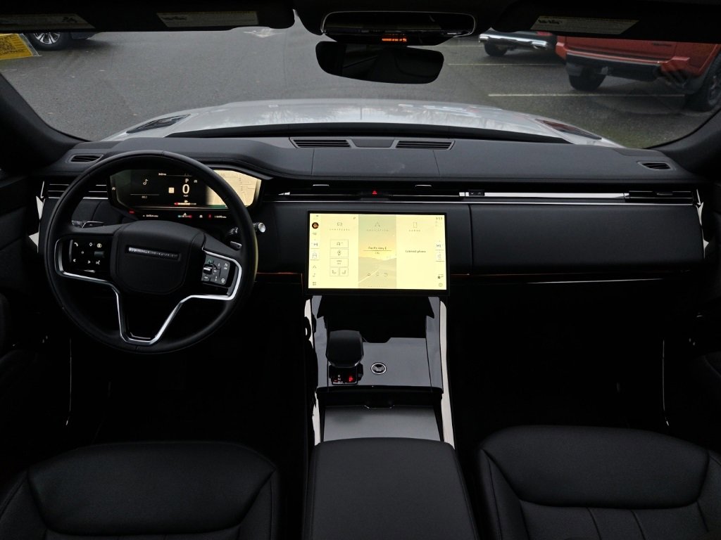 Used 2025 Land Rover Range Rover Sport SE image 22
