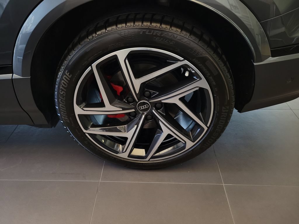 Certified 2025 Audi SQ6 e-tron Prestige w/ 21" Black Optic Wheel Package AWD/4WD image 27