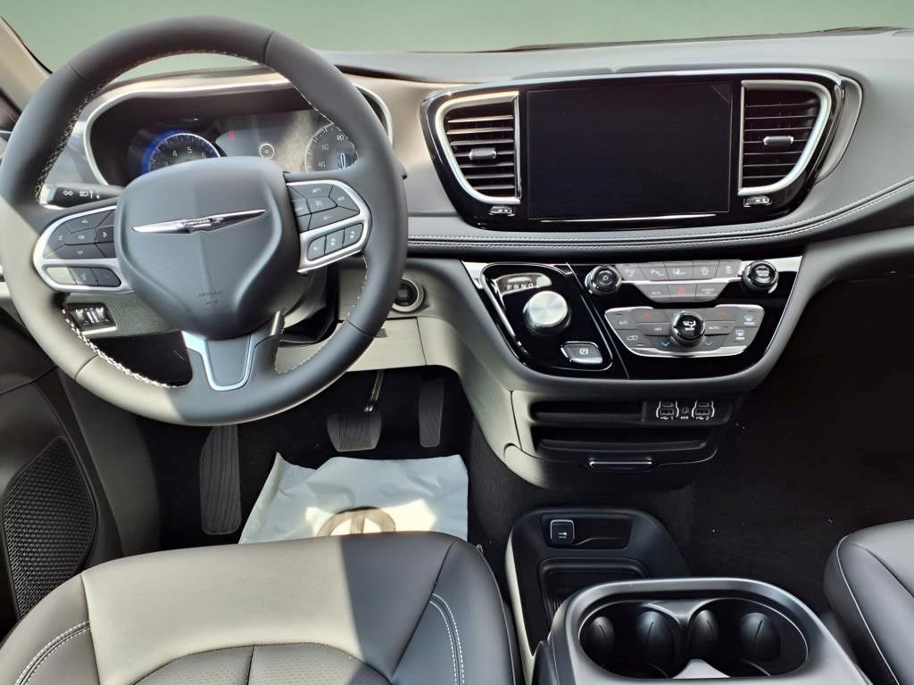 New 2025 Chrysler Pacifica Select FWD image 8