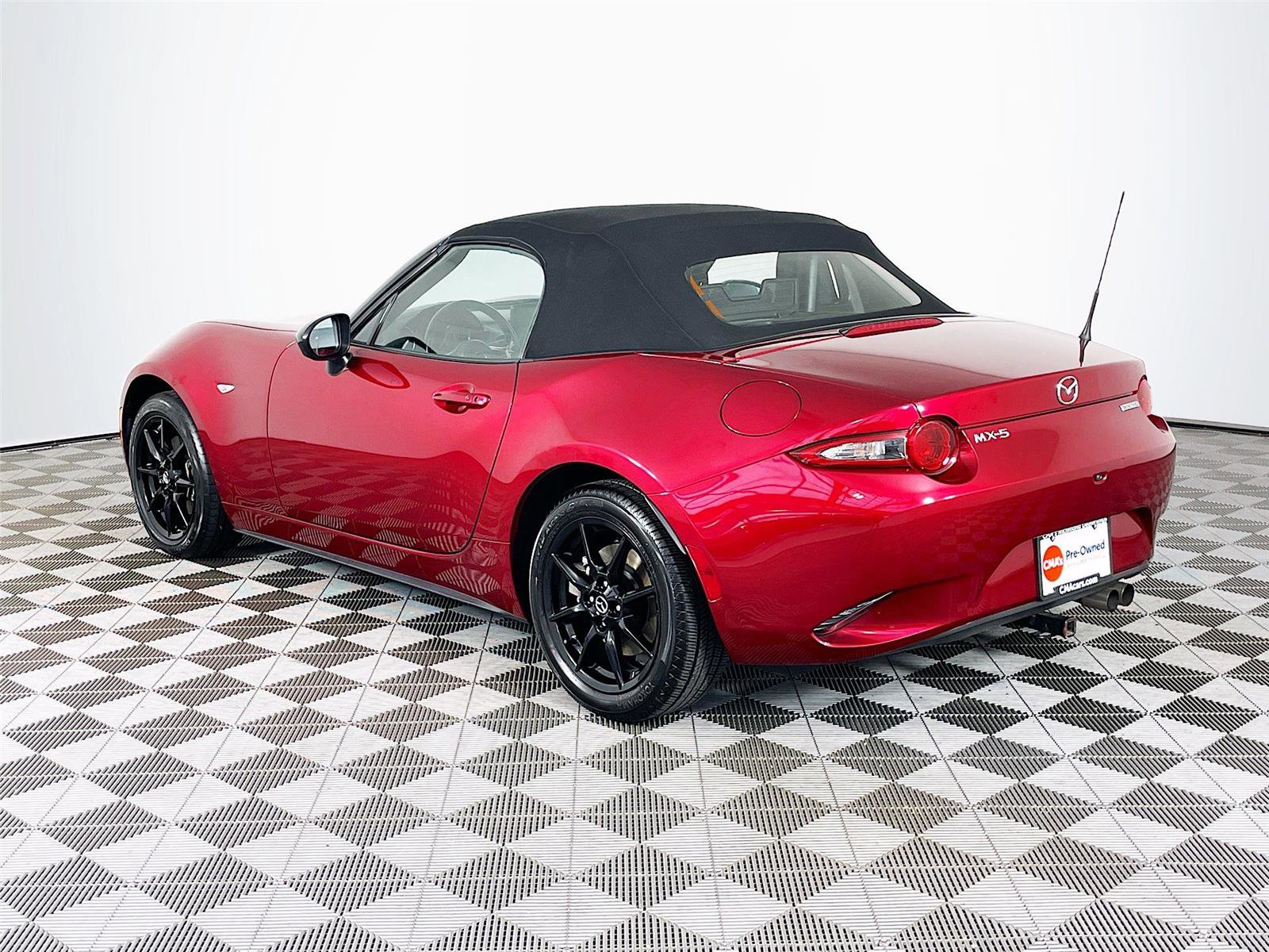 Used 2021 MAZDA MX-5 Miata Sport RWD image 6