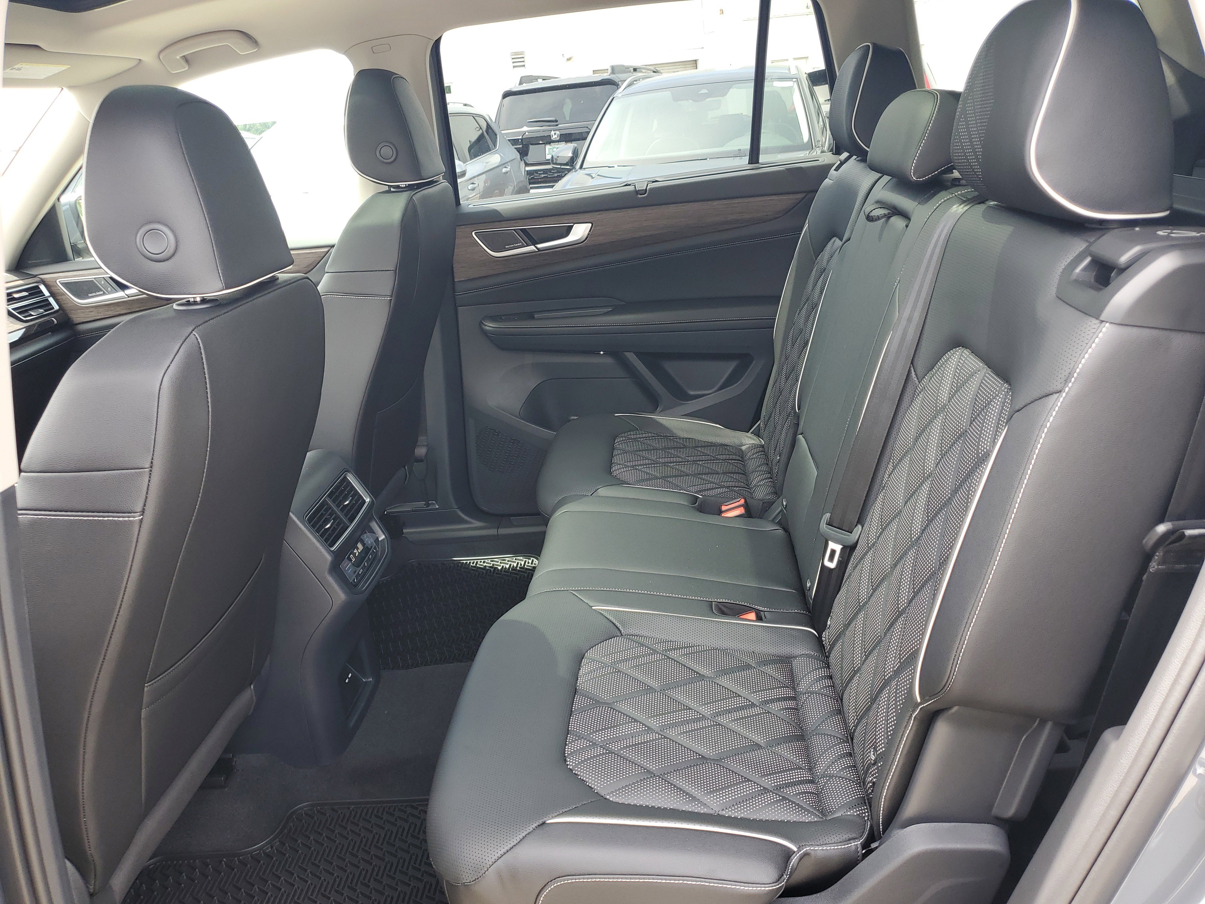 New 2025 Volkswagen Atlas SEL Premium R-Line image 10