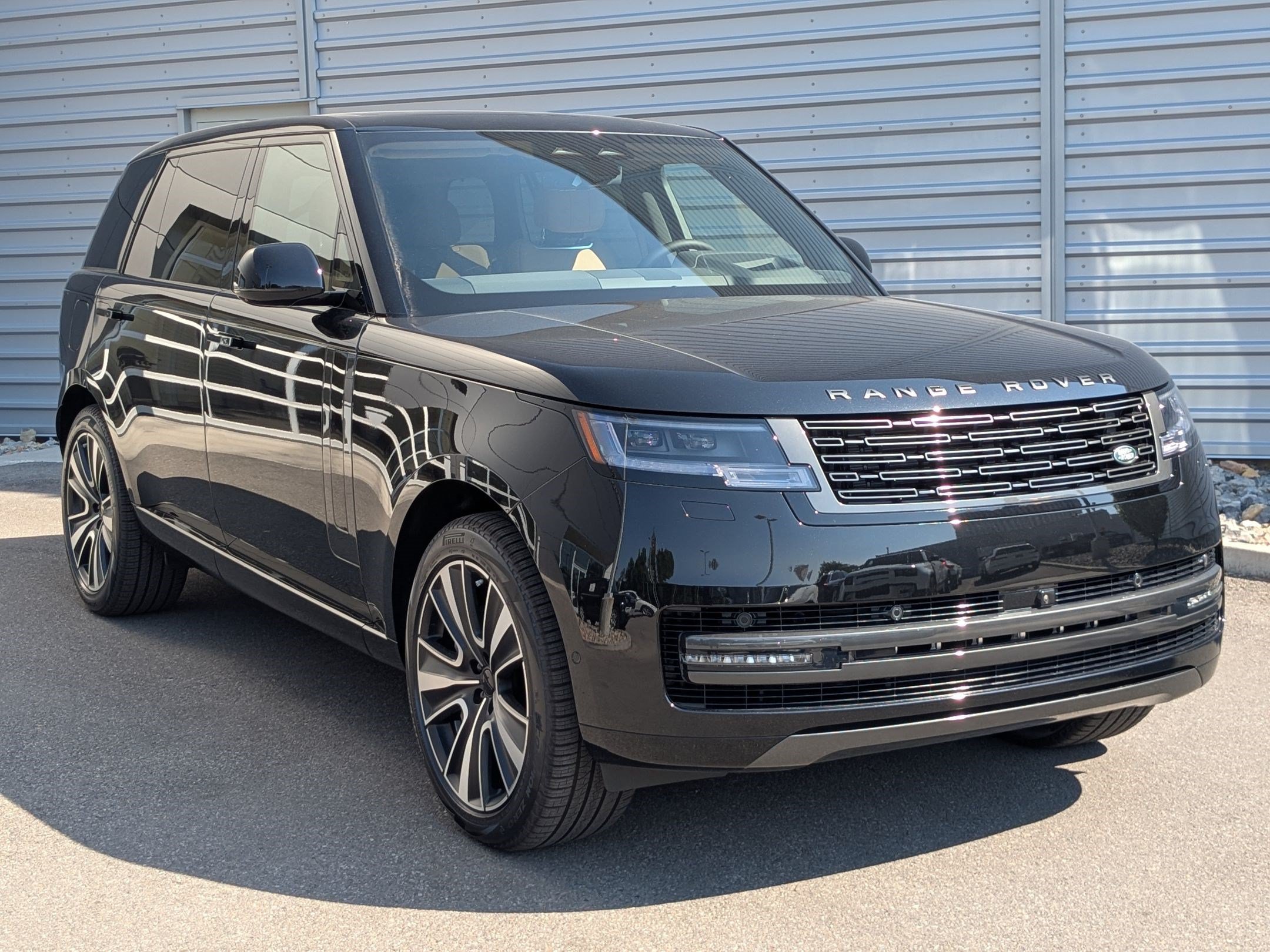 New 2026 Land Rover Range Rover Long Wheelbase SE AWD/4WD image 3