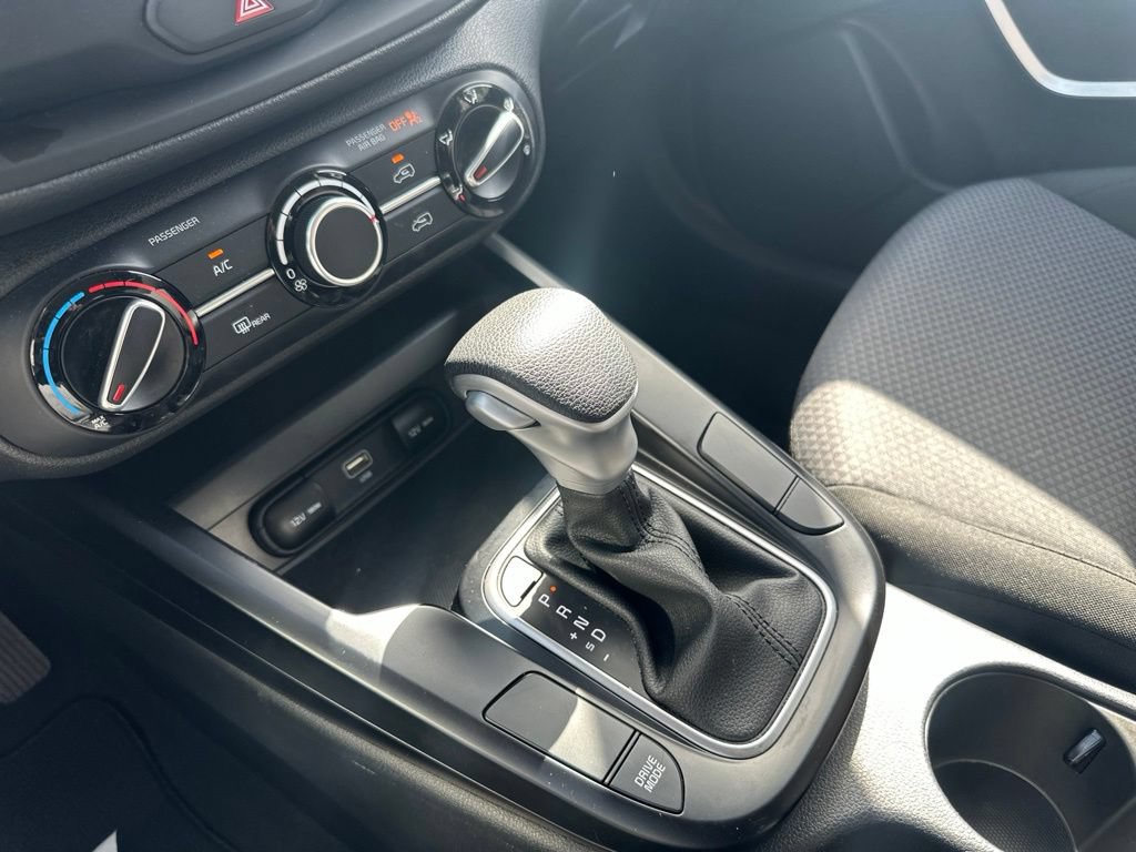 Used 2025 Kia Soul LX w/ LX Technology Package FWD image 15