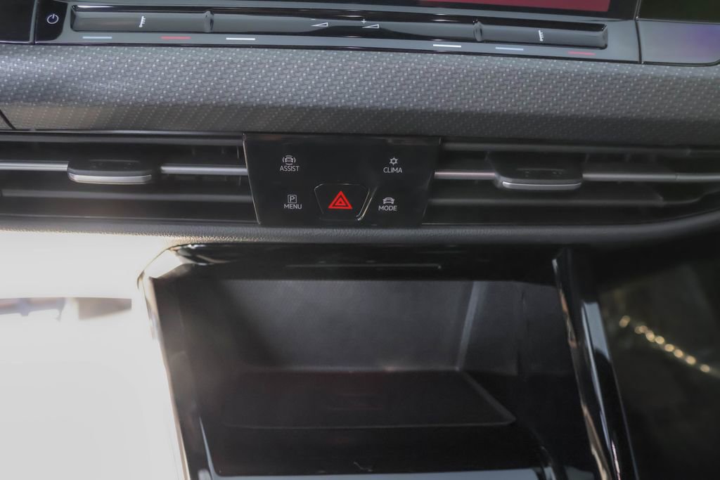 Certified 2024 Volkswagen Golf R image 20