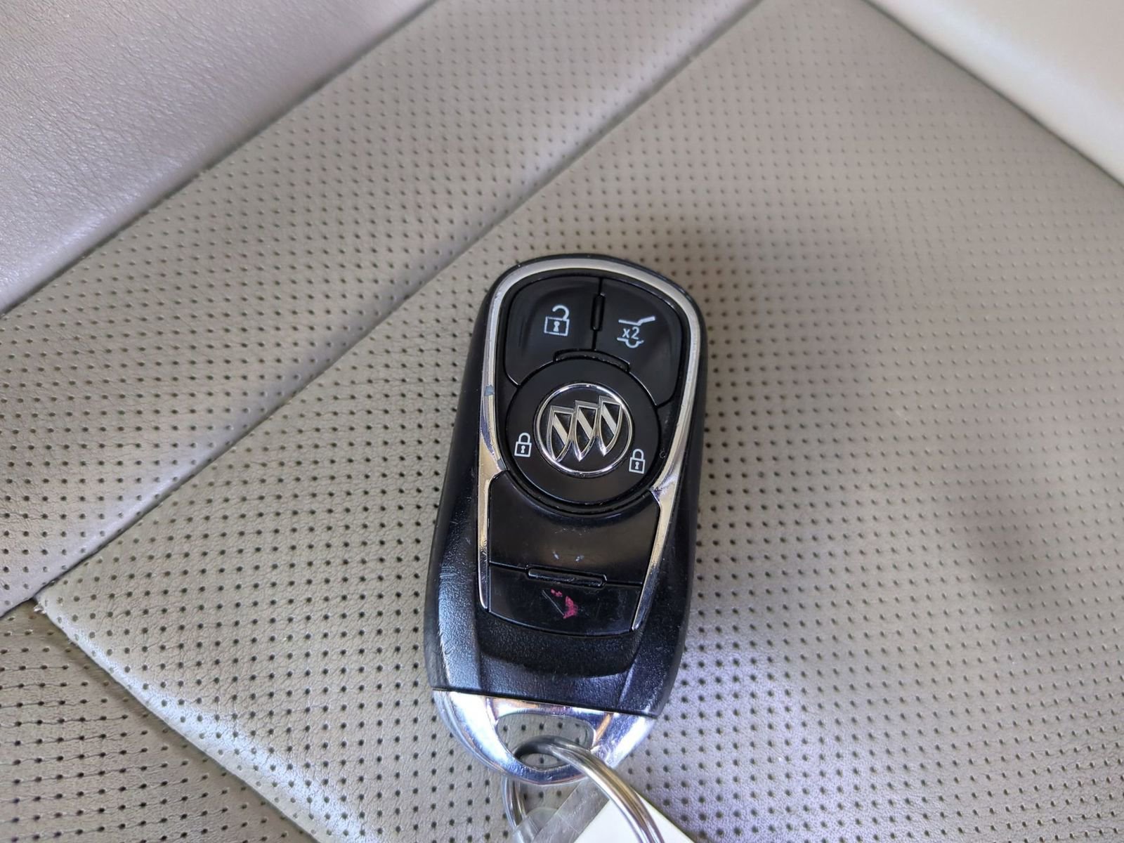 Used 2019 Buick Enclave Essence image 37