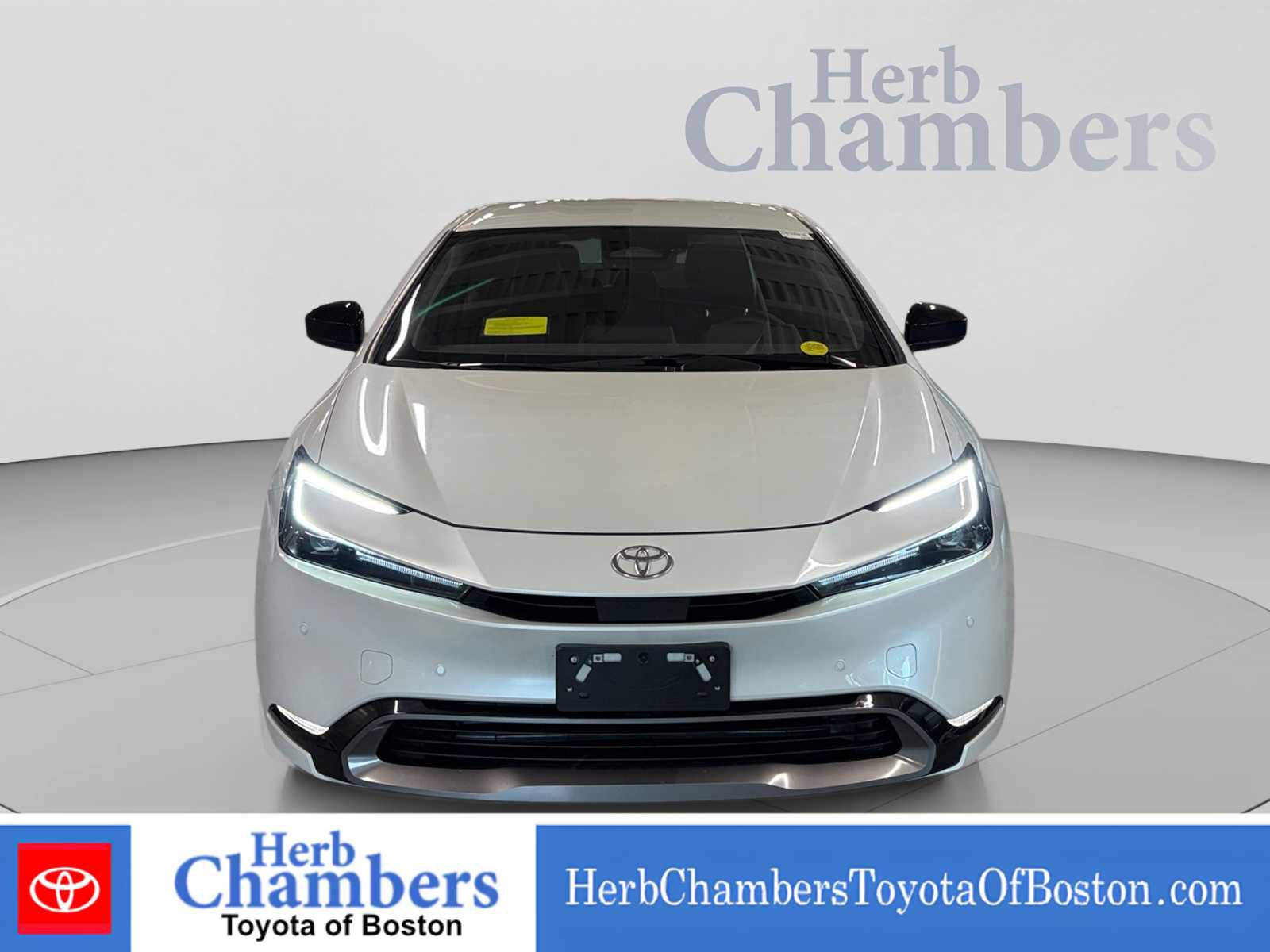 Used 2025 Toyota Prius XLE AWD/4WD image 2