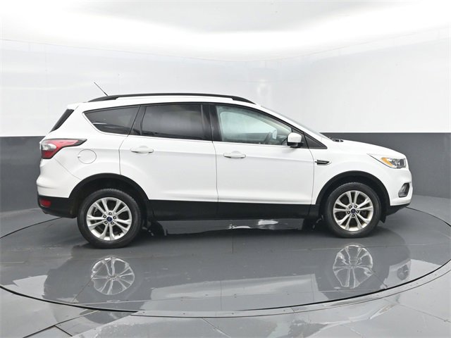 Used 2017 Ford Escape SE w/ Equipment Group 201A image 4
