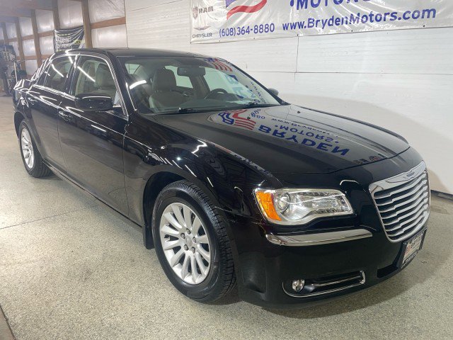 Used 2013 Chrysler 300 w/ Driver Convenience Group image 3