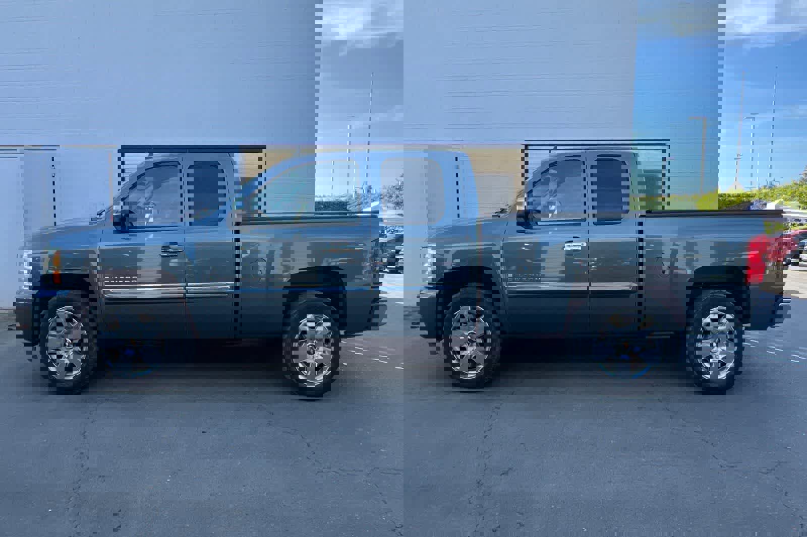 Used 2009 Chevrolet Silverado 1500 LT w/ Regional Value Package image 6