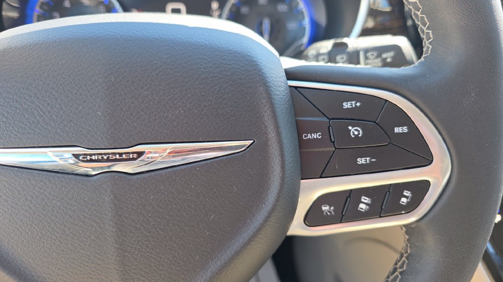 Used 2023 Chrysler Pacifica Limited FWD image 28