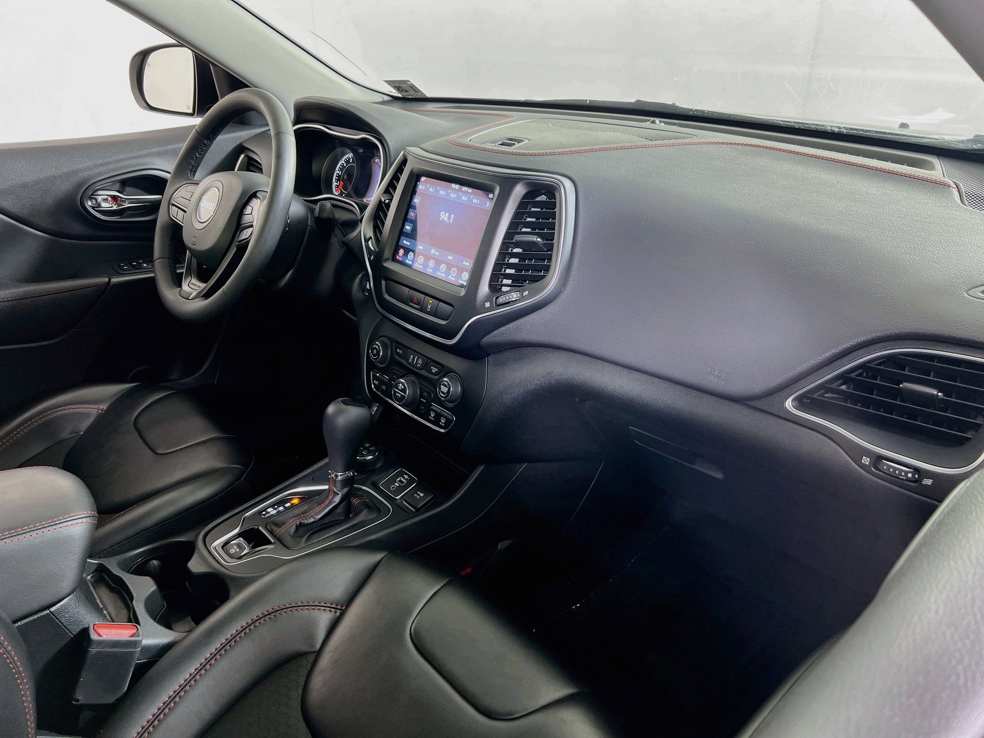 Used 2022 Jeep Cherokee Trailhawk w/ Trailer Tow Group image 26