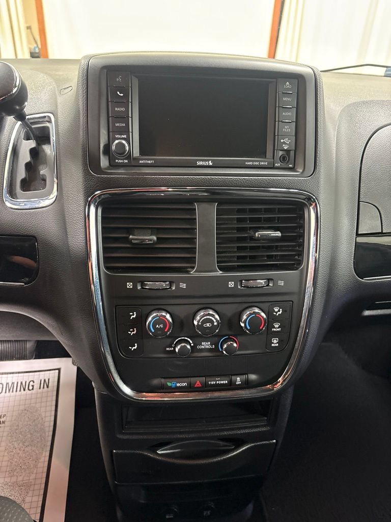 Used 2018 Dodge Grand Caravan SE FWD image 12