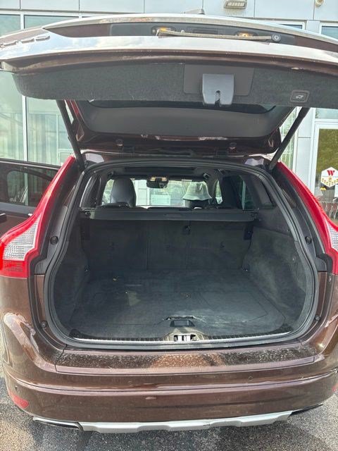 Used 2015 Volvo XC60 T5 w/ Proximity Package AWD/4WD image 11