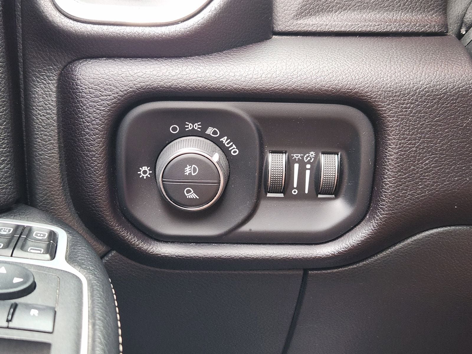 Used 2023 RAM 2500 Laramie AWD/4WD image 34