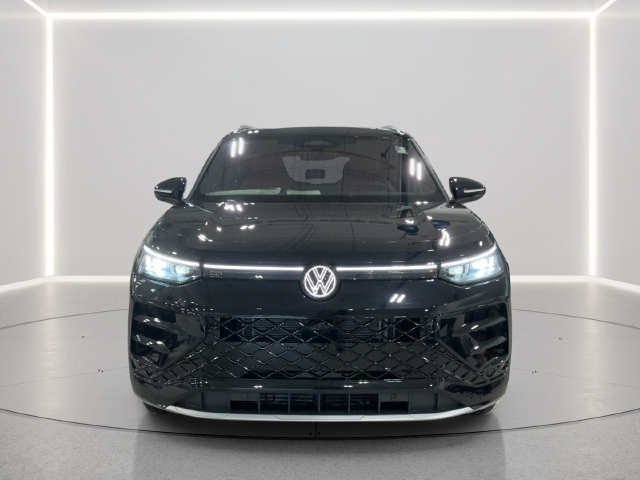 New 2026 Volkswagen Tiguan SEL R-Line AWD/4WD image 9